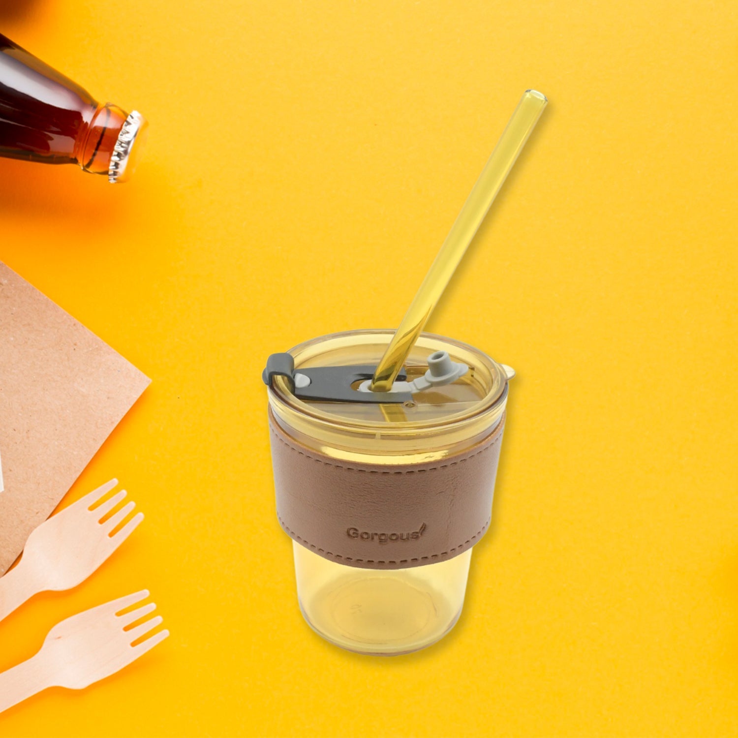 Glass coffee mug with straw and lid, perfect for travel Glass coffee mug with straw and lid, perfect for travel